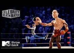 Enlace a El momento cuando el humorista Chris Rock luchó contra Dwayne Johnson 