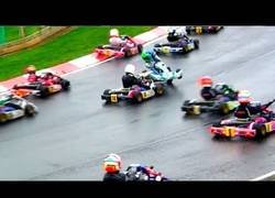 Enlace a La carrera de Super 1 Karting que te hará ver que la Fórmula 1 no es nada emocionante al lado de esto