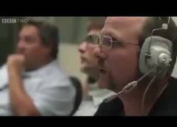 Enlace a Como Galileo dijo, si no hay resistencia del aire una pluma y una bala de cañón caen a la misma velocidad