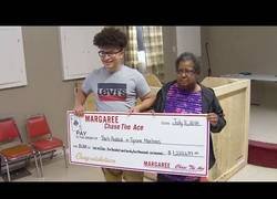 Enlace a Gran pelea familiar por este boleto comprado a medias entre un nieto y una abuela premiado con 1 millón de dólares