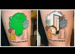 Enlace a Se crea un tatuaje con croma verde y en él se pueden ver capítulos de Rick and Morty