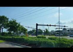 Enlace a El día no pudo empezar peor para esta persona liándola por toda la caretera