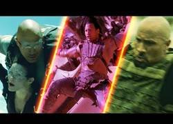 Enlace a Recopilatorio de La Roca cayendo por sitios en películas