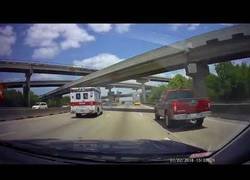 Enlace a Cuando llevas demasiada carga y pasas por carreteras con puentes