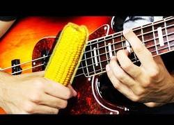 Enlace a Tocando instrumentos con maíz y el resultado es realmente genial