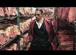 Enlace a Las aventuras más deliciosas del gran Salt Bae que te hará tener mucha hambre
