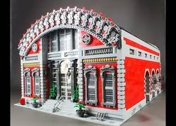 Enlace a La maravillosa estación de tren creada con piezas de LEGO