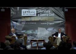 Enlace a Arturo Pérez-Reverte hablando sobre la Guerra Civil Española durante 45 minutos