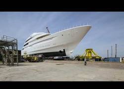 Enlace a La construcción de este barco de 87m que tardó en construirse 3 años resumido en 5 minutos