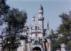 Enlace a Un viaje por Disneyland en 1956 recuperado de una grabación de la época