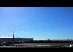 Enlace a Dos F-22 sobrevuelan y se ponen en vertical sobre el cielo de Hawaii