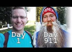 Enlace a Se graba día a día su cambio durante 911 días dejándose crecer el bello facial