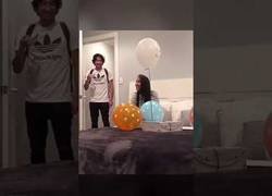 Enlace a Así es como reacciona cuando se entera de que va a ser padre