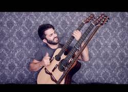 Enlace a Se llama Luca Stricagnoli y ha versionado la mítica 