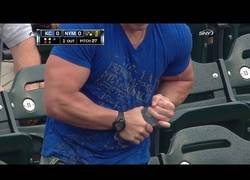 Enlace a Una simple botella de agua y uno hasta el culo de esteroides, ¿Quién gana?