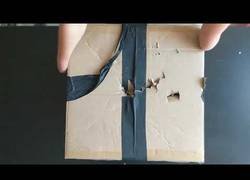 Enlace a El primer unboxing de una mujer sin manos