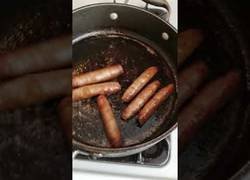 Enlace a Así gritan las salchichas al ser fritas