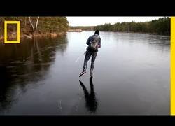 Enlace a Este es el sonido del hielo cuando patinas por encima de él