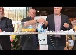 Enlace a Sospechan que hay amaño en el sorteo de la Copa de Luxemburgo de fútbol y la verdad es que es escandaloso