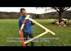 Enlace a El mega boomerang fabricado por este hombre capaz de volar y ser cogido de vuelta al vuelo