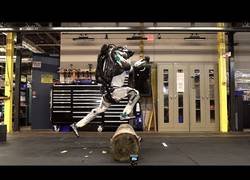 Enlace a El robot de Boston Dynamics ahora hace parkour