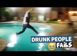 Enlace a Borrachos que se marcan un fail allá por donde pasan