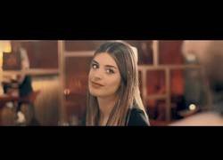 Enlace a Dulceida soprende protagonizando el nuevo video de Café Quijano