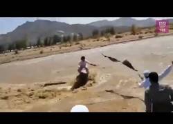 Enlace a Arabia Saudí ha sufrido inundaciones y se han visto rescates así