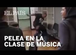 Enlace a Pelea en el aula por racismo 