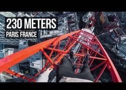 Enlace a Un chico escala la grúa más alta de Paris