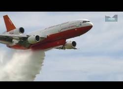 Enlace a Así son los aviones encargados de apagar fuegos 