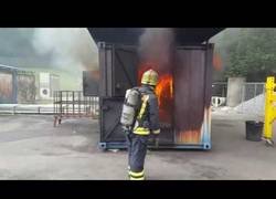 Enlace a Que pasa cuando explotan los gases de la combustión en un incendio