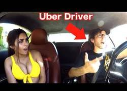 Enlace a Esta chica flipa cuando el conductor de uber se pone a rapear