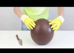 Enlace a Así puedes hacer tu propio huevo kinder