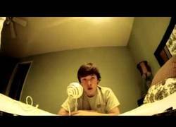 Enlace a Con 14 años tiene una voz más profunda que mi abuelo