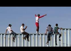 Enlace a La llegada de los primeros migrantes de la caravana a Estados Unidos