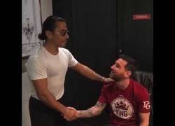 Enlace a Nusr-et Legendss conoce a Leo Messi 