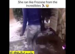 Enlace a Esta chica corre como Frozono de Los Increíbles 