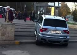 Enlace a Conductores que no saben llevar un BMW 
