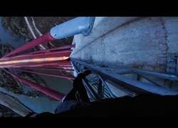 Enlace a ¡Menudo vértigo! Vuelven a escalar el puente más alto de España sin seguridad