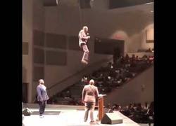 Enlace a Pastor levita durante la misa de domingo