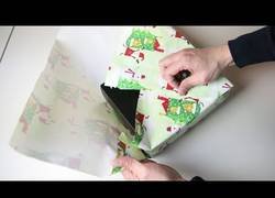 Enlace a Cómo envolver un regalo sin celo [subtitulado]