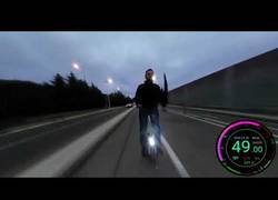 Enlace a Monociclo se cae yendo a 50 km/h