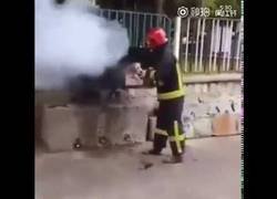 Enlace a Cómo usar cocacola para apagar un fuego