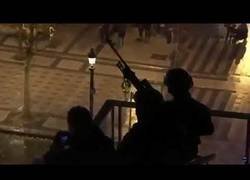 Enlace a Chalecos amarillos | Francotirador en alerta y en cualquier momento puede hacer un disparo.