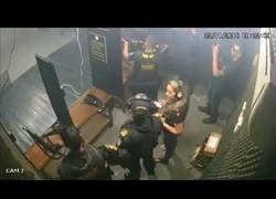 Enlace a Con este video aprenderás el motivo por el cual no disparar petardos en interior