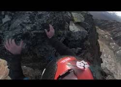 Enlace a Esto es lo que se siente cuando caminas por la cima de una montaña