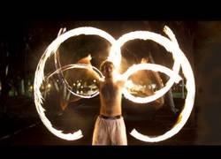 Enlace a Magia con malabares de fuego 