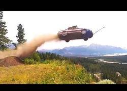 Enlace a Lanzando coches por un precipicio 