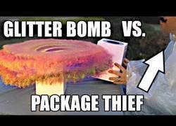 Enlace a Prepara una trampa para la persona que le roba los paquetes del porche [Inglés]